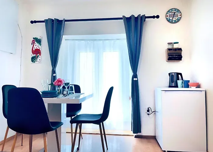 1br On The Beautiful Street In Center Apartment