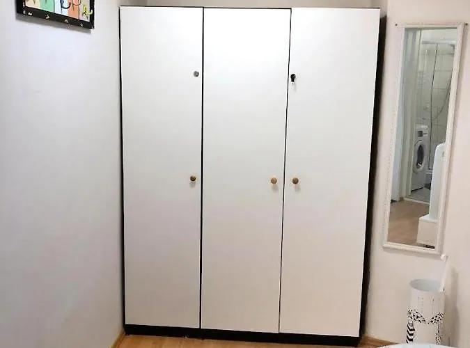 1br On The Beautiful Street In Center ليوبليانا